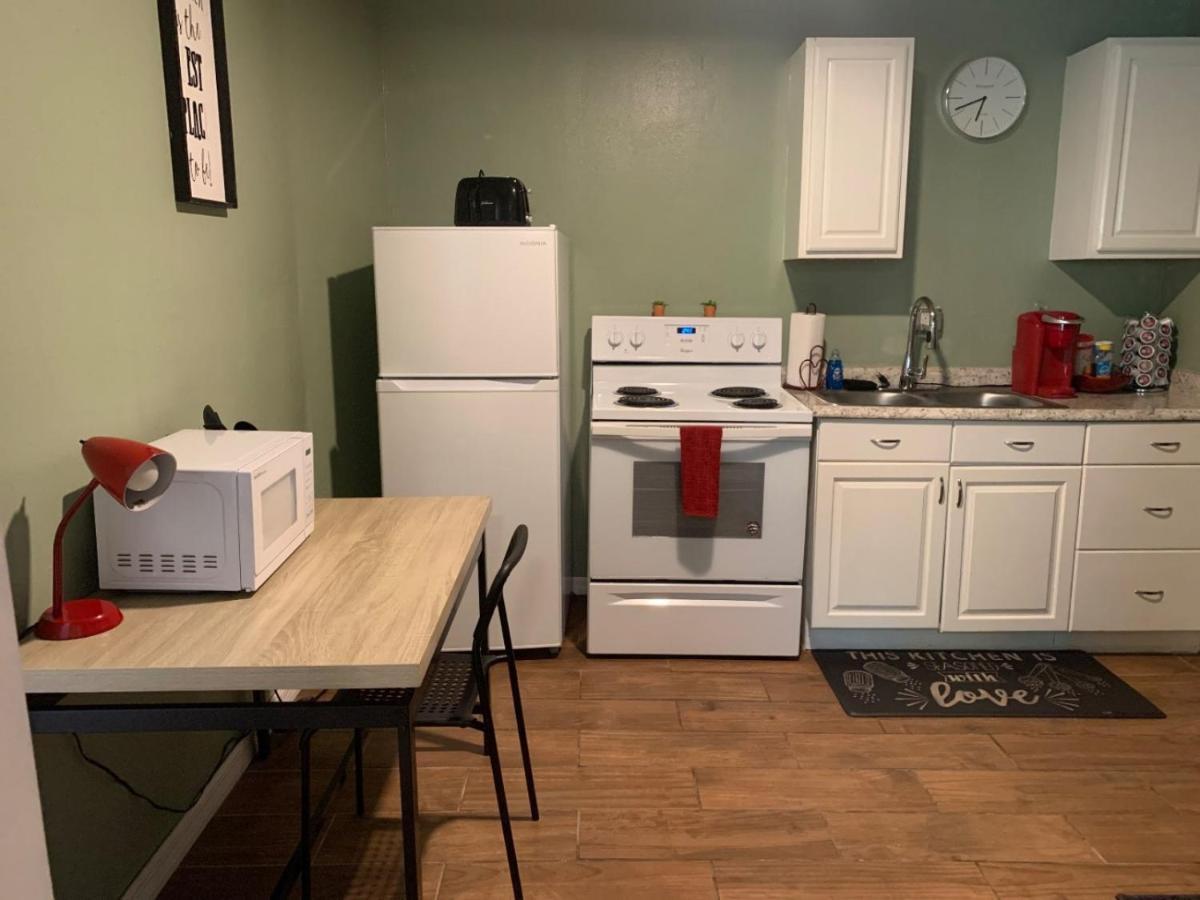 Four Different Options At One Great Location-- 1 - Spacious 3 Bed 2 Bath House Or 2- 2Nd Floor 2 Bed 1 Bath Guesthouse Or 3- 1St Floor Studio Or 3- A Tiny Home Rv Tampa Exterior photo