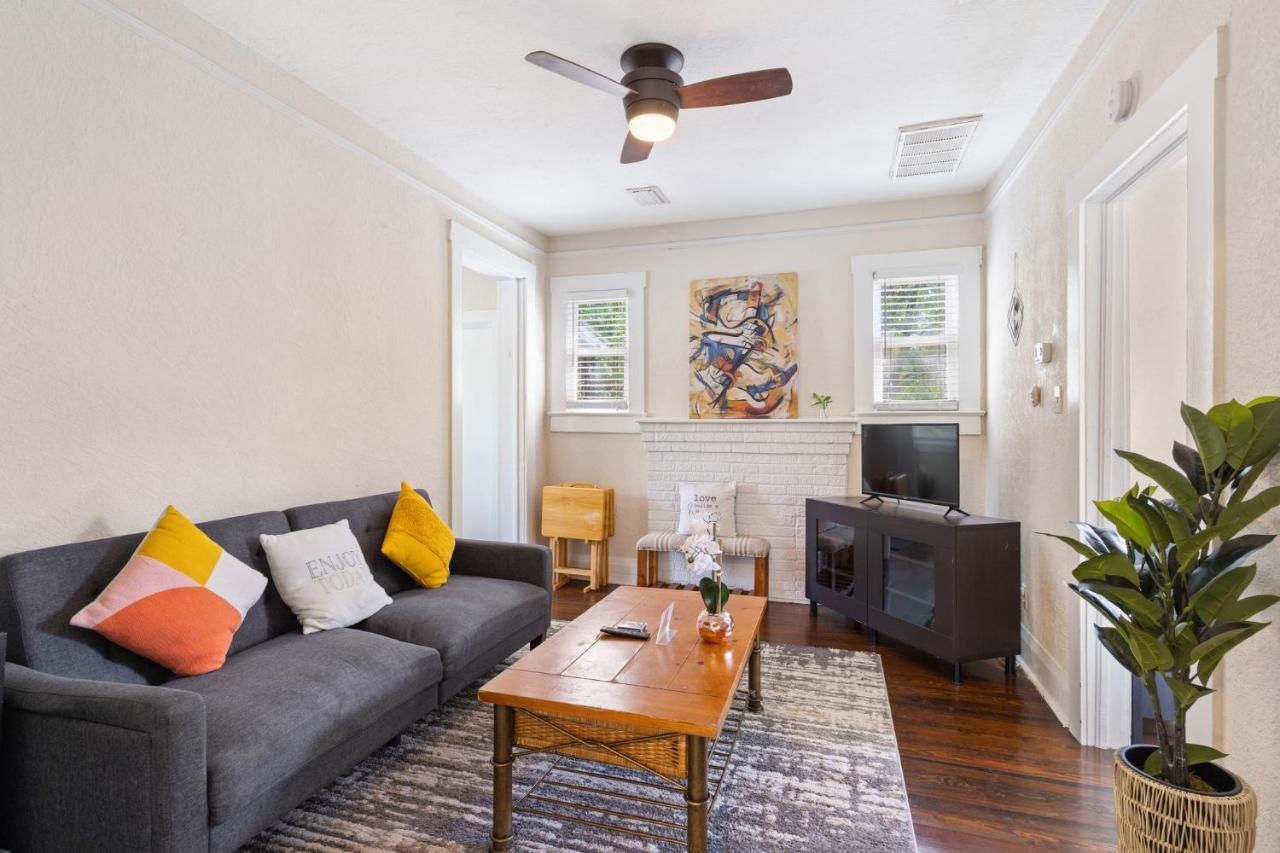 Four Different Options At One Great Location-- 1 - Spacious 3 Bed 2 Bath House Or 2- 2Nd Floor 2 Bed 1 Bath Guesthouse Or 3- 1St Floor Studio Or 3- A Tiny Home Rv Tampa Exterior photo