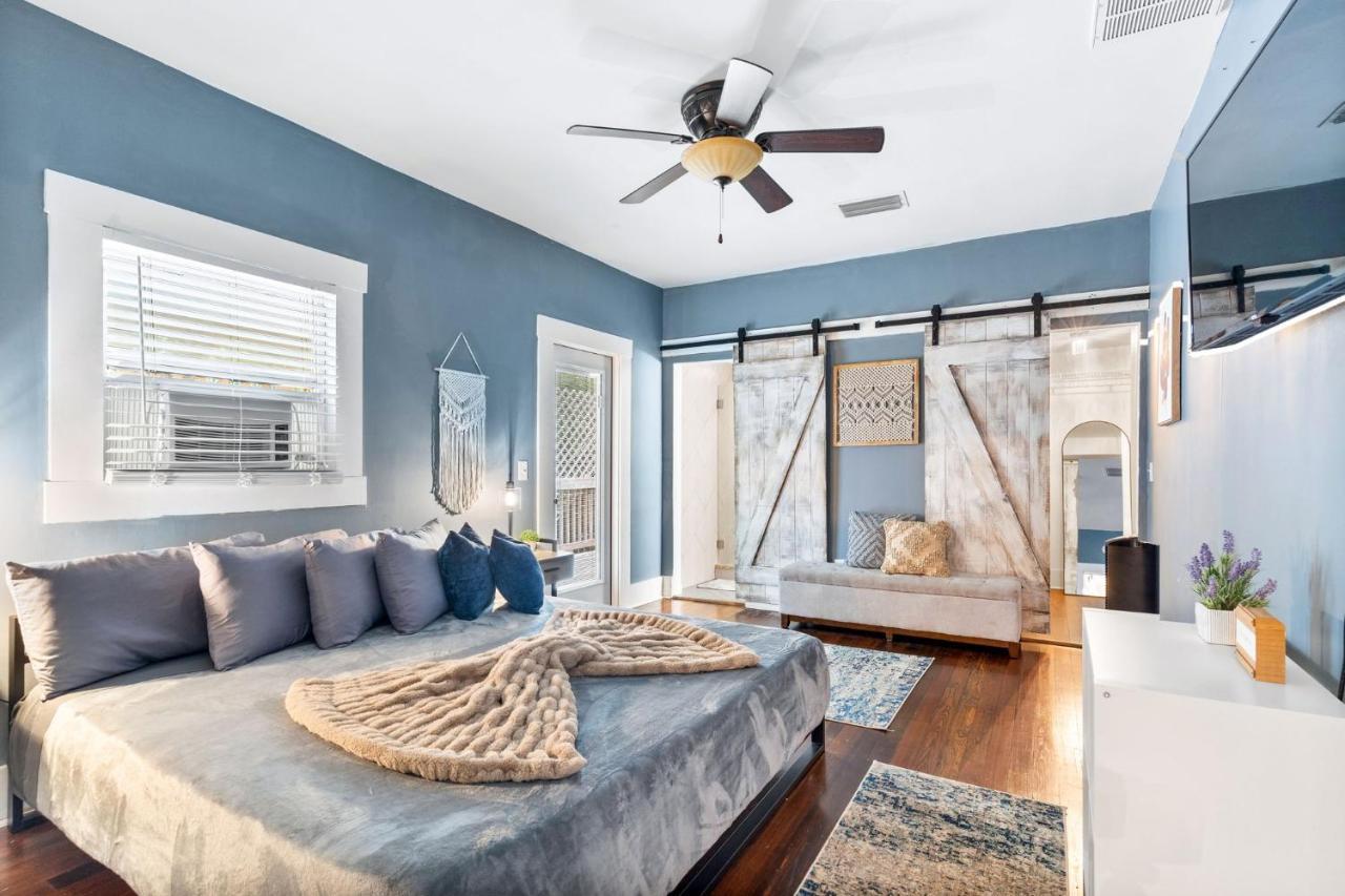 Four Different Options At One Great Location-- 1 - Spacious 3 Bed 2 Bath House Or 2- 2Nd Floor 2 Bed 1 Bath Guesthouse Or 3- 1St Floor Studio Or 3- A Tiny Home Rv Tampa Exterior photo