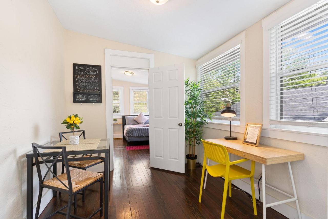 Four Different Options At One Great Location-- 1 - Spacious 3 Bed 2 Bath House Or 2- 2Nd Floor 2 Bed 1 Bath Guesthouse Or 3- 1St Floor Studio Or 3- A Tiny Home Rv Tampa Exterior photo